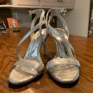 Gianni Bini Size 8.5 Silver Heel 🤍